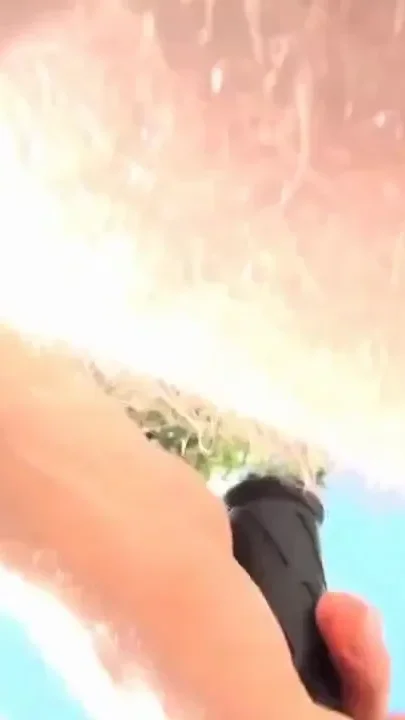 Petite pinay lets lucky guy finish in her mouth