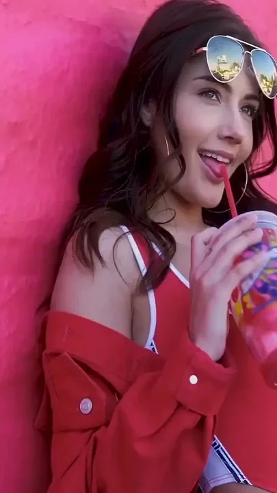 Tushyraw Anal-crazy Hottie on the Prowl for a Hard Cock