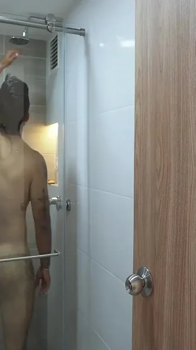 Horny Neighbor Comes to My House to Take a Bath and We End up Fucking in the