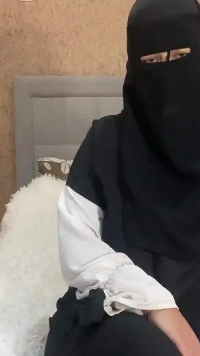 Curvy Muslim MILF Masturbates in Front of Her Stepson