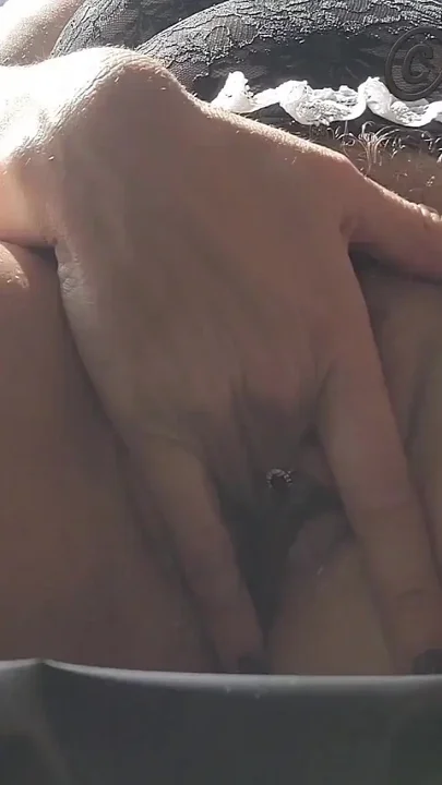 Close up Amateur MILF Golden Shower Sexy Pee Squirt I Open My Hairy Butterfly