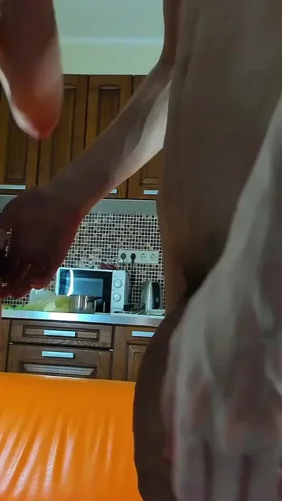 Docking 23 Cm and 11 Cm of Young Cocks
