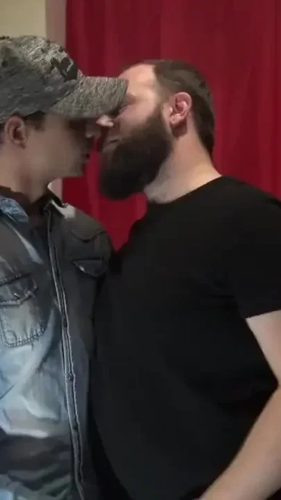 Sam fucked raw by sexy bear