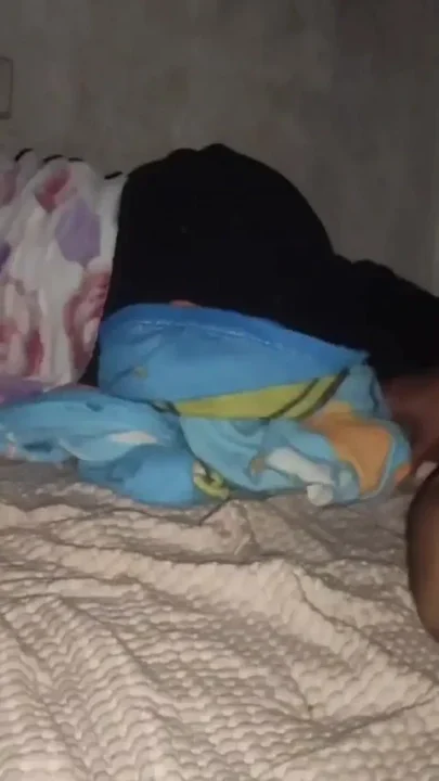 This Is How I Wake up My Girlfriend When She's Horny