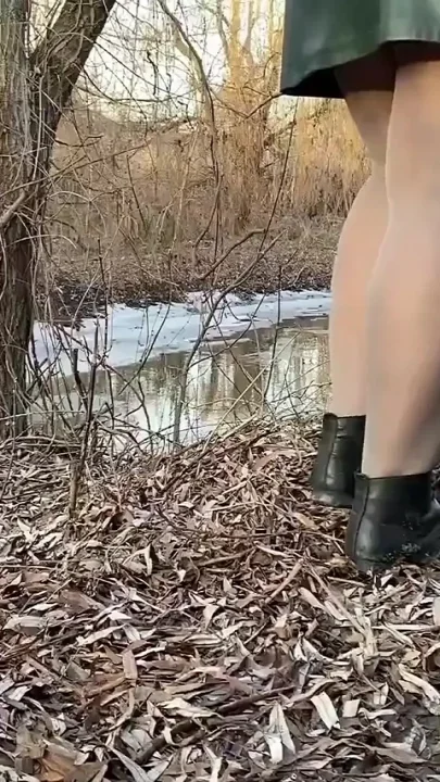 Mature Curvy MILF Gives Out a Warm Stream