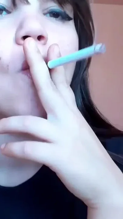Bare lips smoking cigarette Clip 1