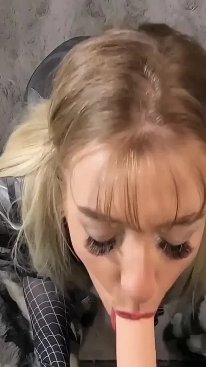 Venom Dildo Play