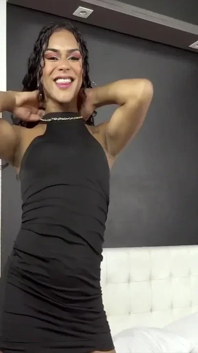 Fucking Machine Brings Tgirl Isabela Fontenele to Orgasm