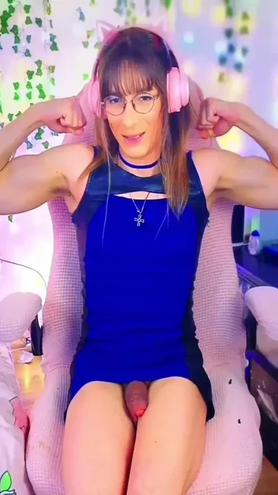 Cute Trans Girl Sooo Muscular