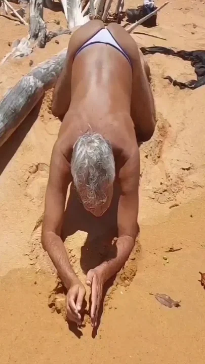 Ladysilva hot ass in bikini on the beach
