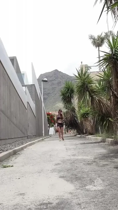 Palm Alley Blonde Pee by Got2Pee where girls come to piss