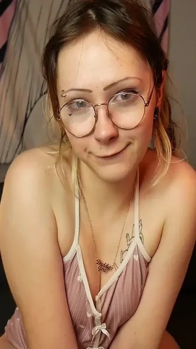 Nerdy Bimbo Give JOI