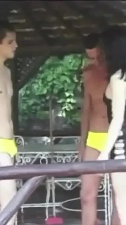 Shemale fucked by 2 straigths latinos in exhib