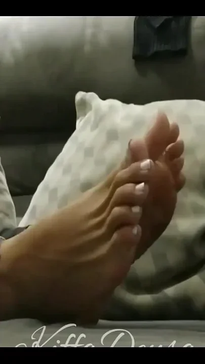 Mistress Kiffa Ex-boyfriend Worship Her Feet and Get Face Slapped