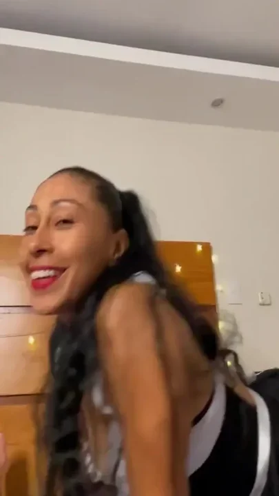The maid wants you let her ride you