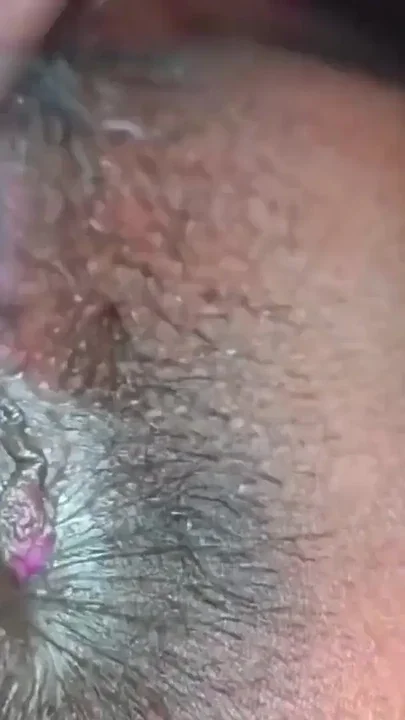 Devar ne apne sage bhabhi ke gulabi chut me lund daal ke chut me maal gira diya