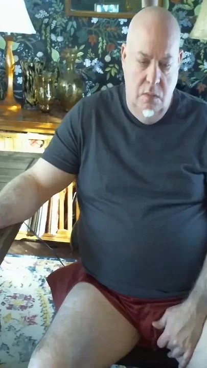 Bear Jerks off on Cam Makes Guy Watching Shoot