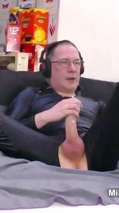 Big cock DILF Mike Essex masturbating my uncut cock Clip 2