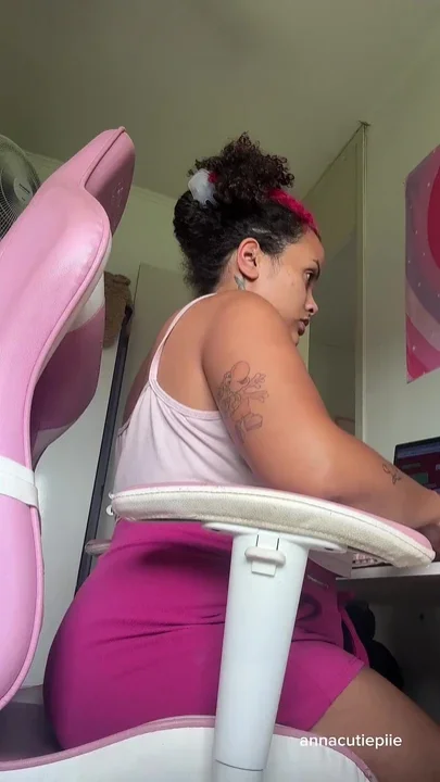 Home Office Workday Chubby Girl Natural Loud Farts Computer Desk Vibes
