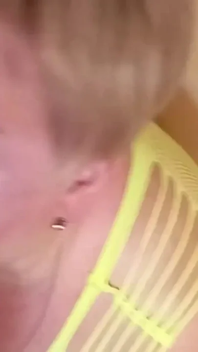 Sucks cock and brings me to orgasm close-up