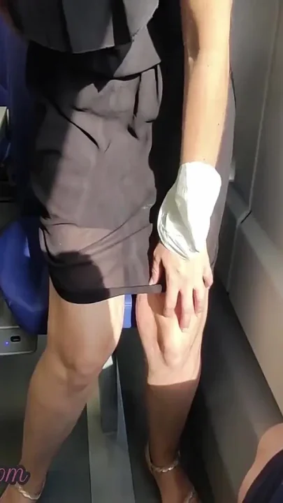 Flashing My Pussy in Front of People in Train and I Masturbate Me Very Risky