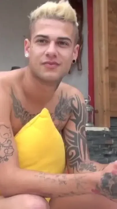 Xavio fucked by the pornstar Mickey Taylor