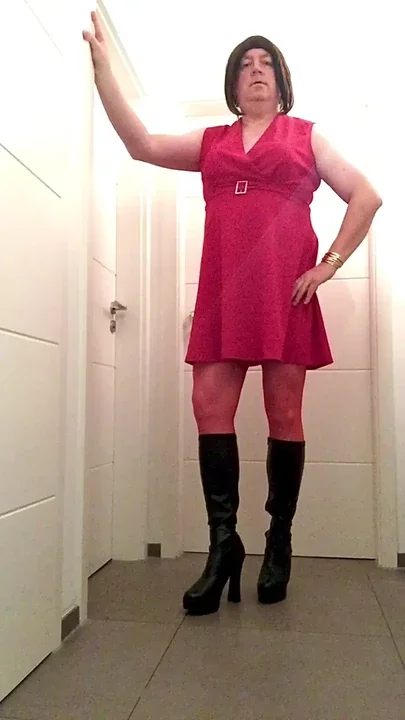 Nicki-Crossdress Lady in Rec - Dress Boots Stockings