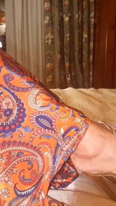 Selena's Feet in Heels and Body Worship