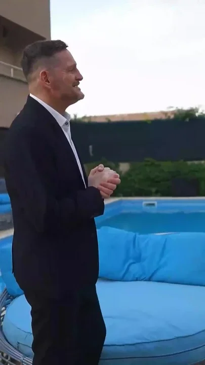 At the Pool It Is Easy to Seduce to Fuck Threesome