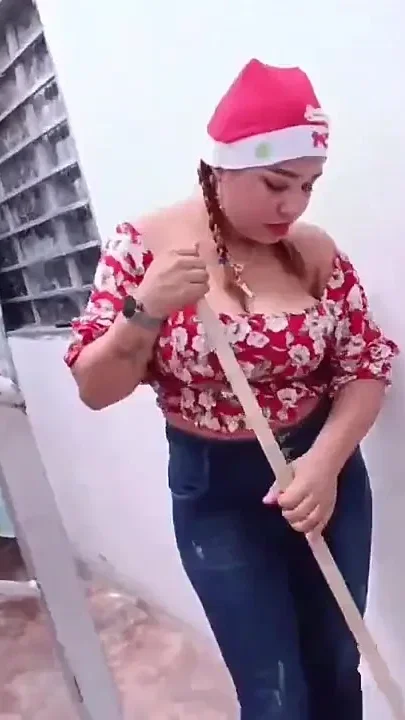 Hot Stepmom Ejaculates on Her Stepsons Cock During Christmas