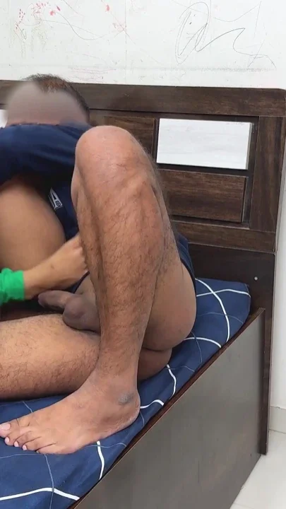 Komal was itching a lot in her ass so the neighbor put the land and scratched it Clip 1