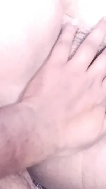 Apna step brother se aj raat chudi thi or vo maaza aye Clip 2