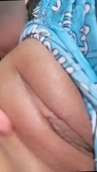 COLOMBIAN GIRL IS SEEN BY HER STEPFATHER AND GIVES HIM IN THE ASS Clip 1