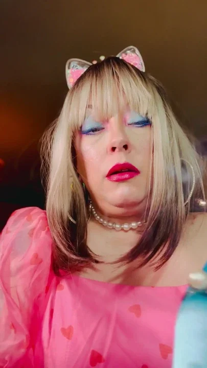 A Beautiful BBW Princess Smokes A Cork Superking Cigarette In Gloves & Jewellery