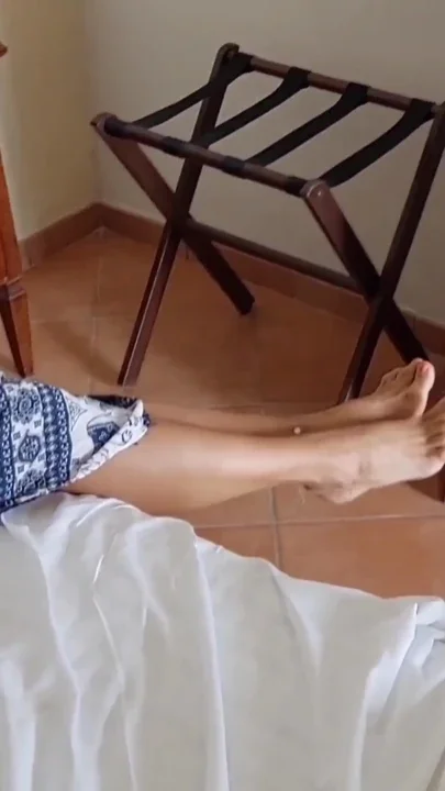 Selena's posing and footjob