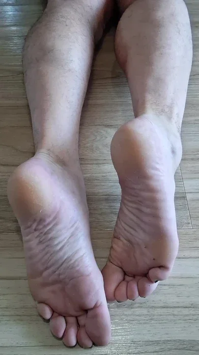 Cum worship my bare feet