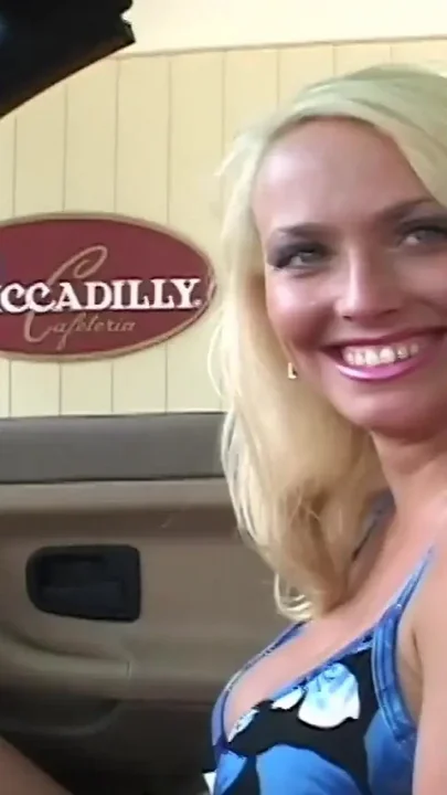Unbelievable Blonde Bares All in Risky Tampa Flashing Adventure