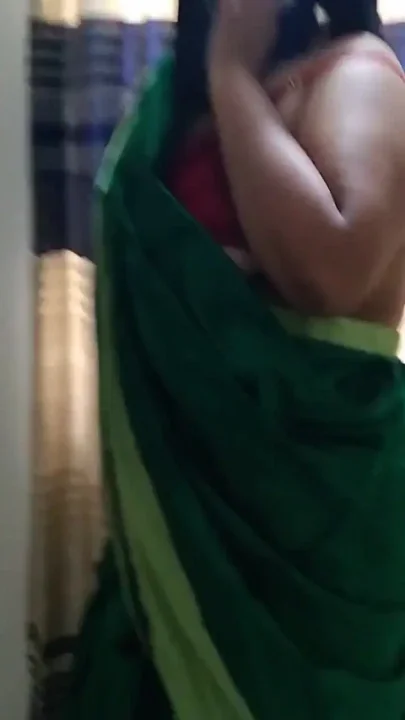 55 Year Old Indonesian Sexy Stepaunty Talking on the Phone When a Guy Fucked Her