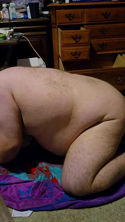 Chubby dude uses dildo machine Clip 1