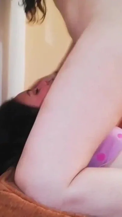 I feel hot and I fucked the lesbian messenger Clip 1