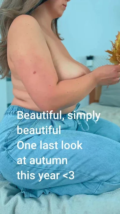 Wonderful MILF breasts It looks incredible