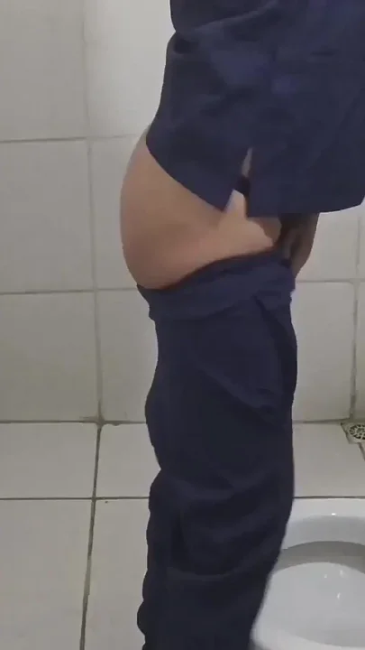 Doctor and Nurse Have Sex in Hospital Bathroom