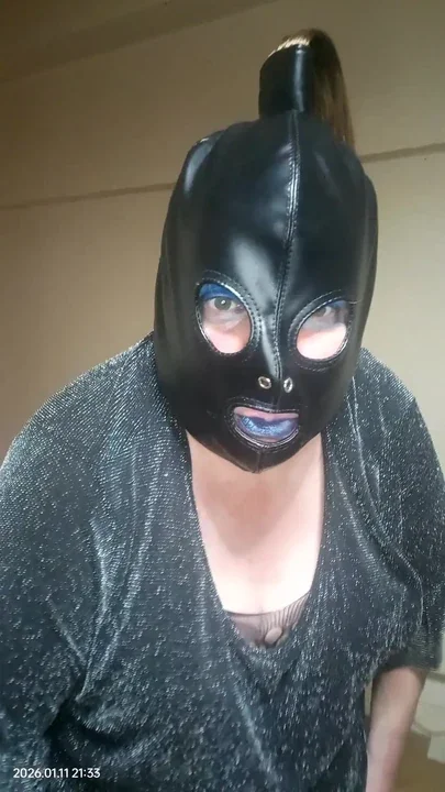 BBW TV posing in sparky black dress