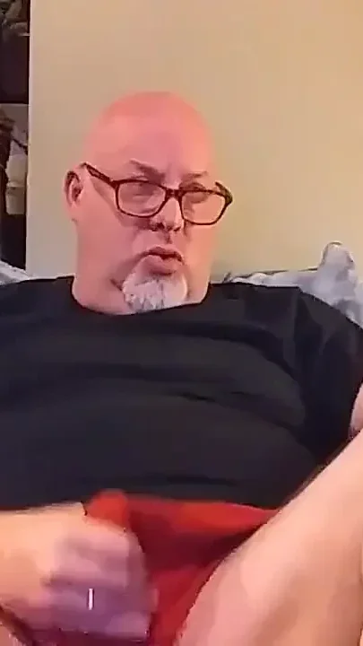 Bear Jerks on Cam Jerking on Cam for My Fans