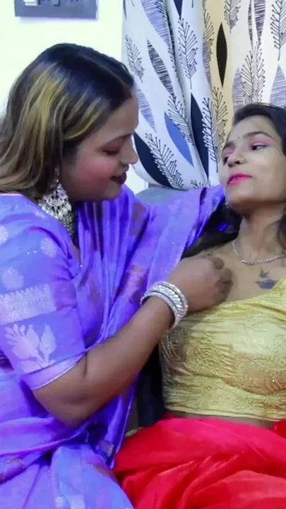 Nand bhabhi was having sex with a banana her friend saw it Clip 1