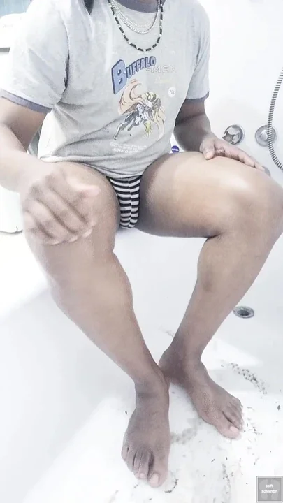 I Clean Sensually My Feet 2025