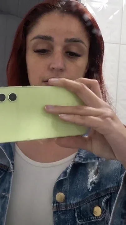 Married Woman Shows Ass to App Driver