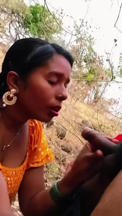 Desi bhabhi beautiful boobs - Aaj mere ko lekar me jangle me aa gaya bathroom ke