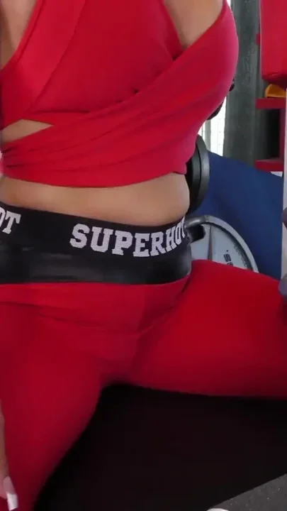 Anal slut Raven Hart squirts like a fountain from bbc