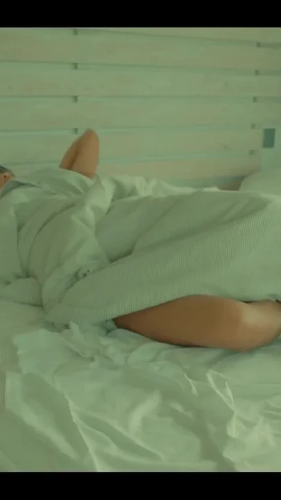 Im Just Waking up in My Bed and Feel a Strong Bladder Pressure
